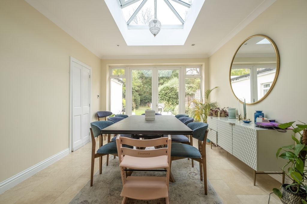 Property photo 3 of 15 12-Staveley-Road-...