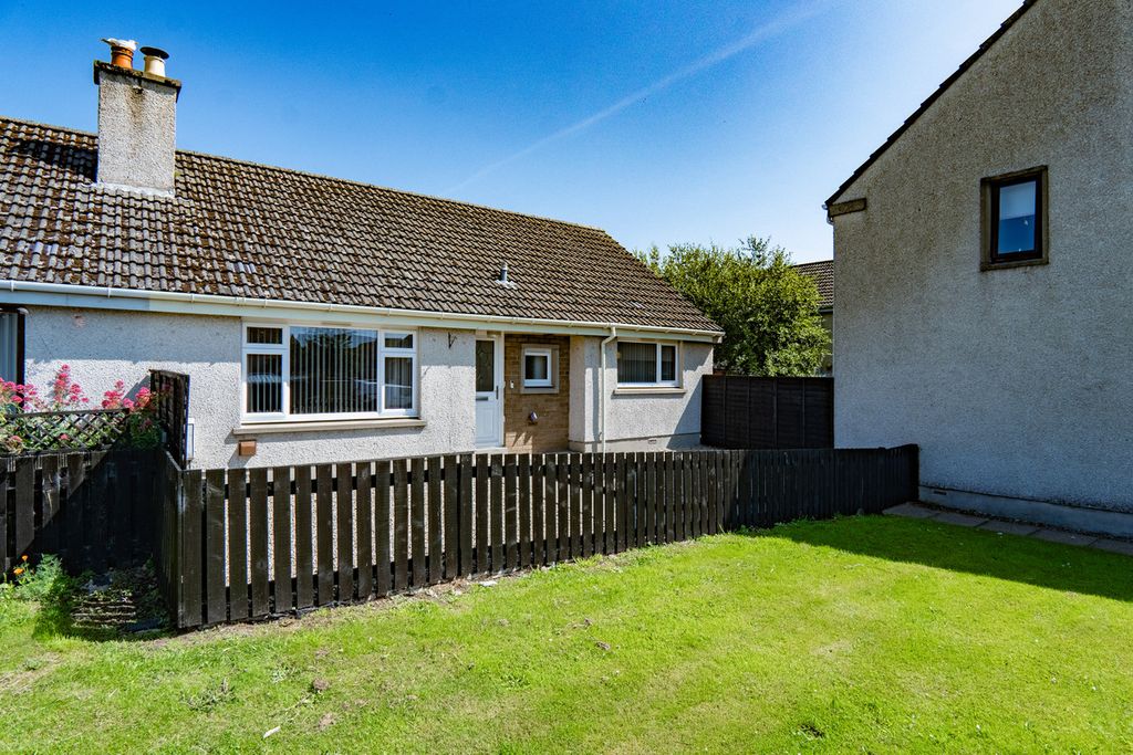 Property photo 1 of 32