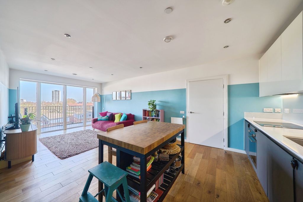 Property photo 3 of 16 Pbox-Img.Jpg