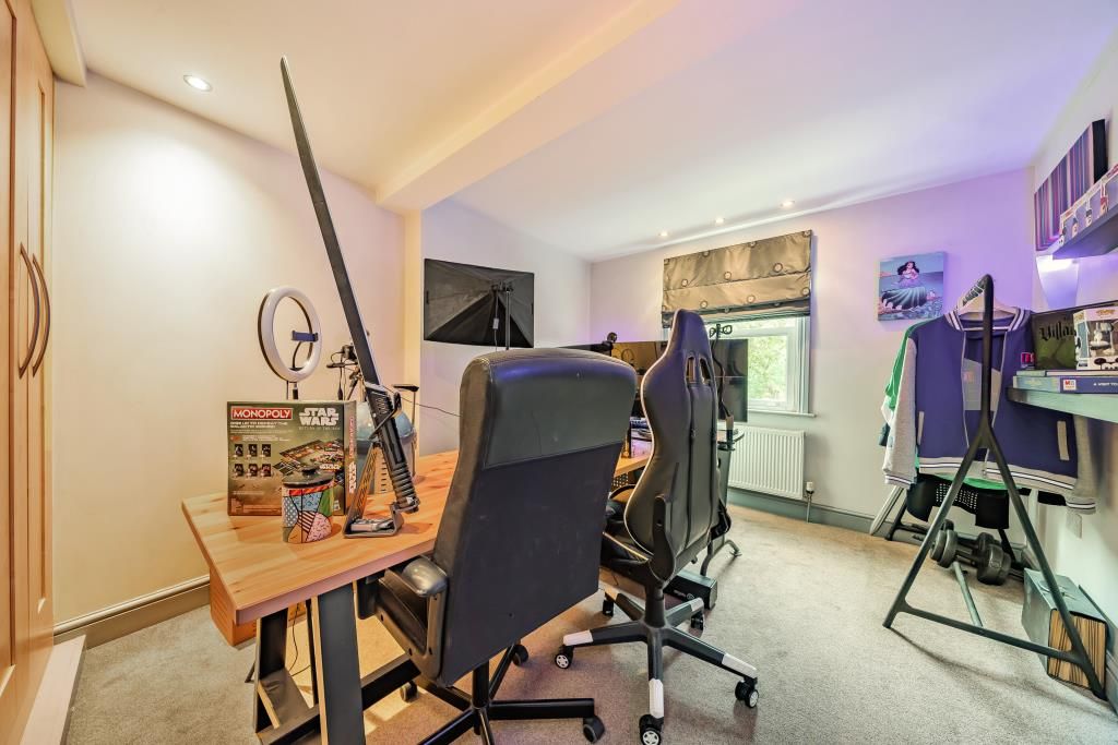 Property photo 3 of 10 Bedroom / Study