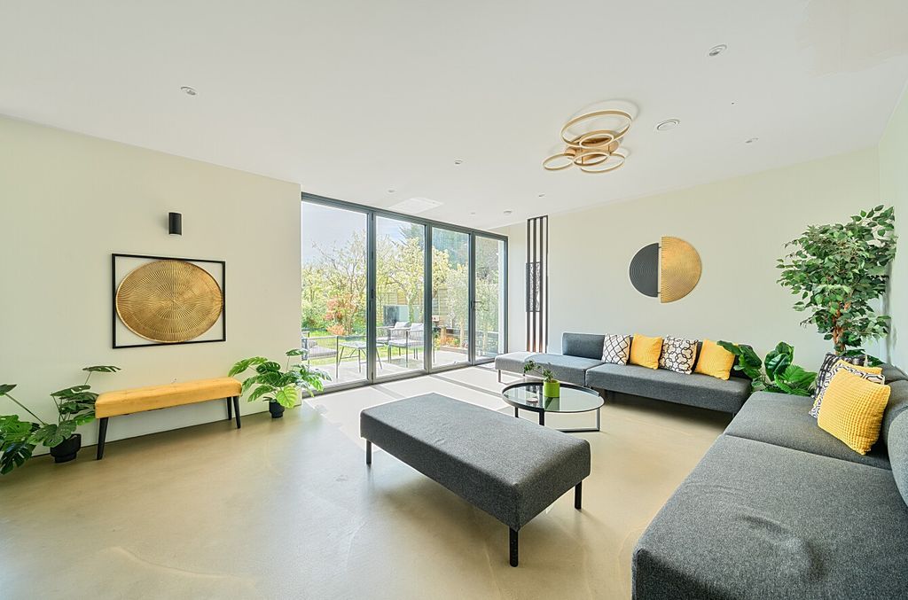 Property photo 2 of 14 1445948-17-69Df80...