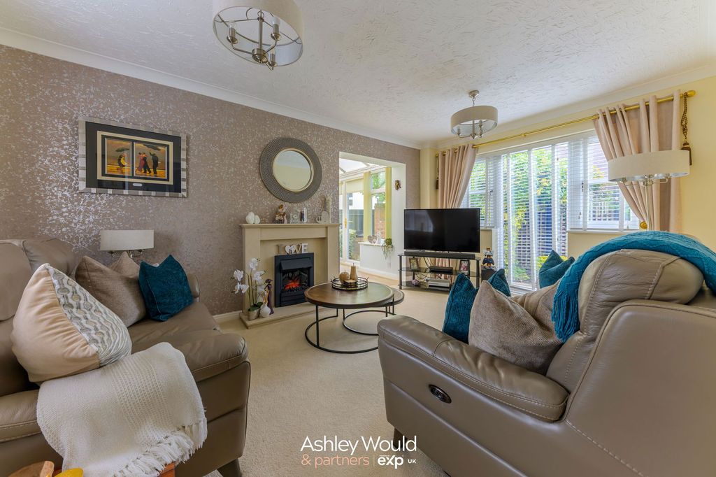 Property photo 2 of 32