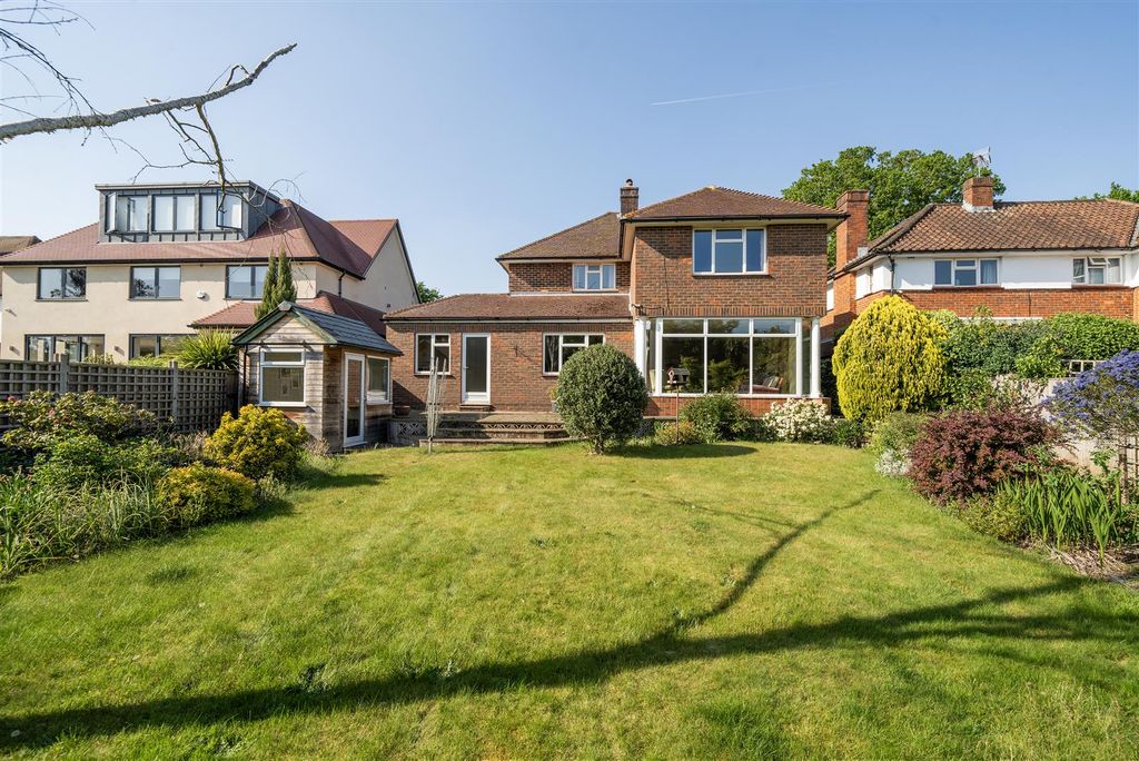 Property photo 2 of 32