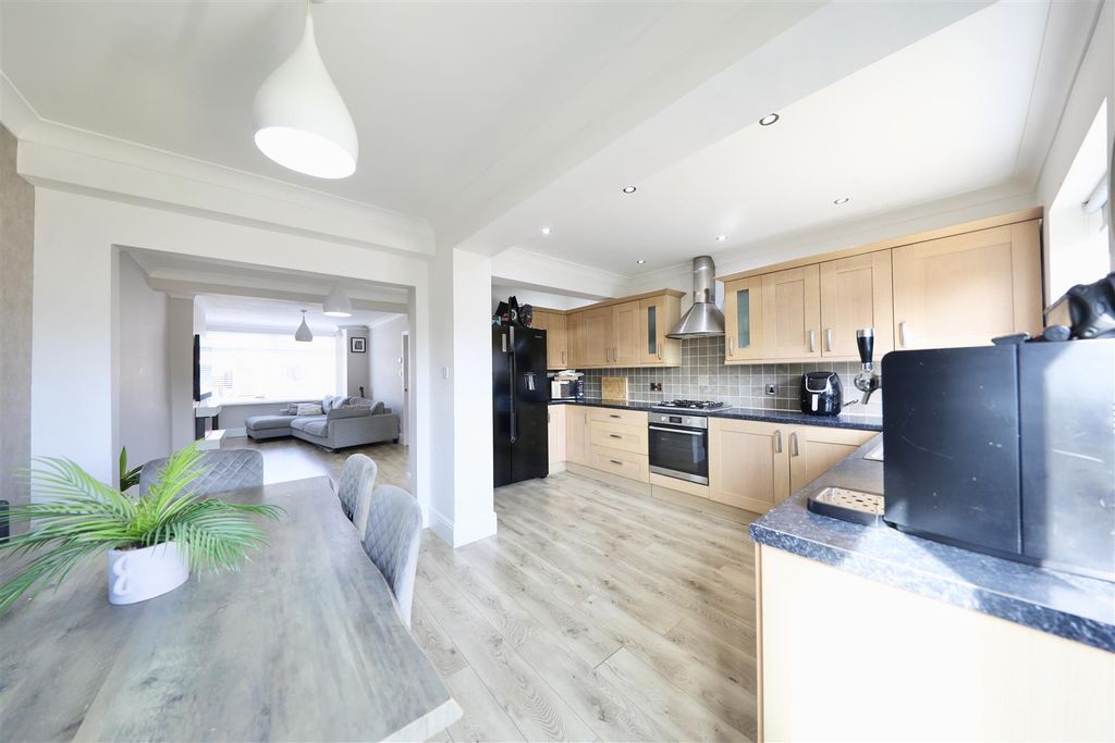 Property photo 3 of 18 0A9A1200.Jpg