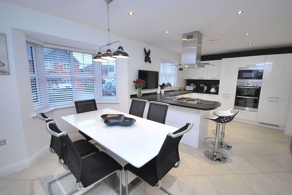 Property photo 2 of 23