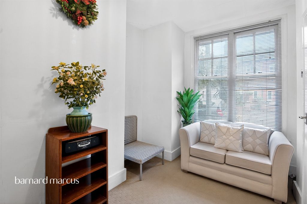 Property photo 3 of 8