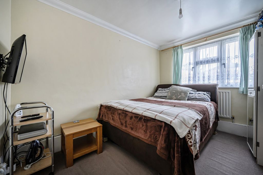 Property photo 2 of 20 Bedroom