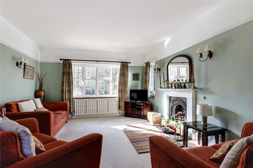 Property photo 2 of 28 Sitting Room