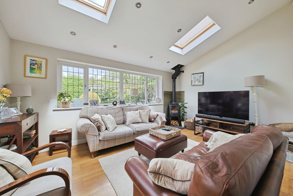 Property photo 2 of 17 4195626
