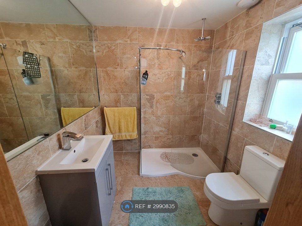 Property photo 3 of 5 Ensuite