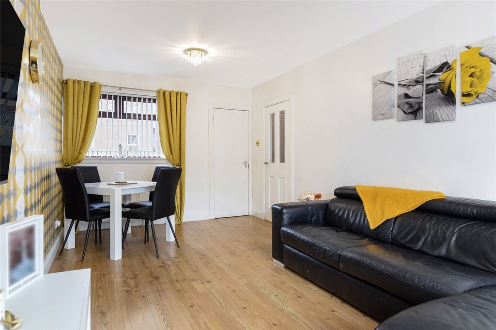 Property photo 3 of 21 Living/Dining Room