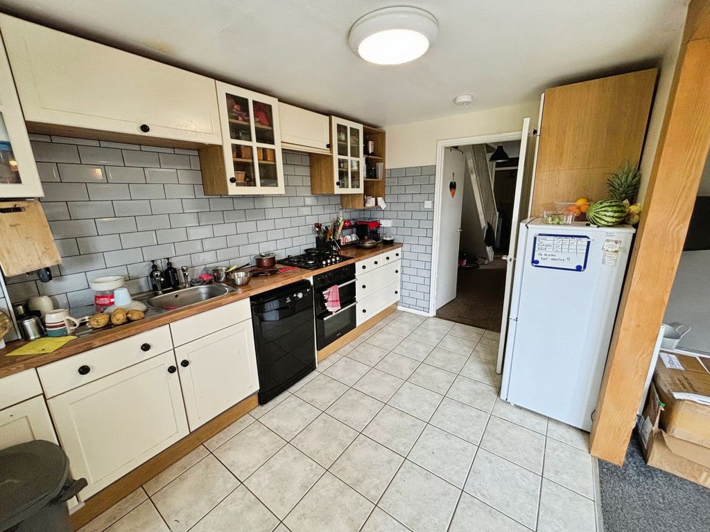 Property photo 3 of 17 F87B3F9d-A-42D5-Ab56-5CC757C86Dd9-2533-000000D9A156240D