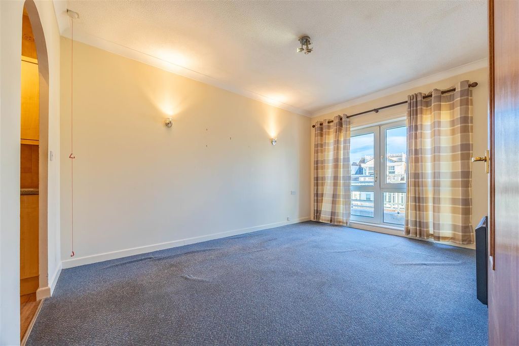 Property photo 3 of 14 Lounge/Diner