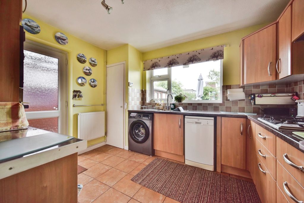 Property photo 2 of 19 Kitchen