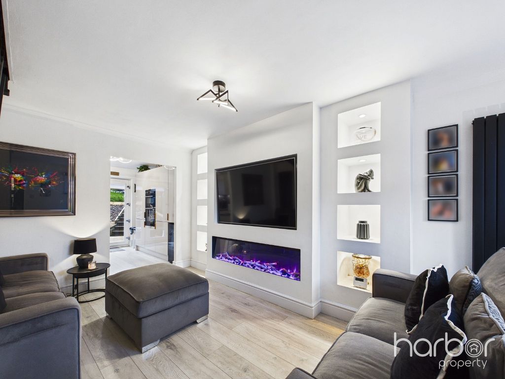 Property photo 2 of 15 5900203