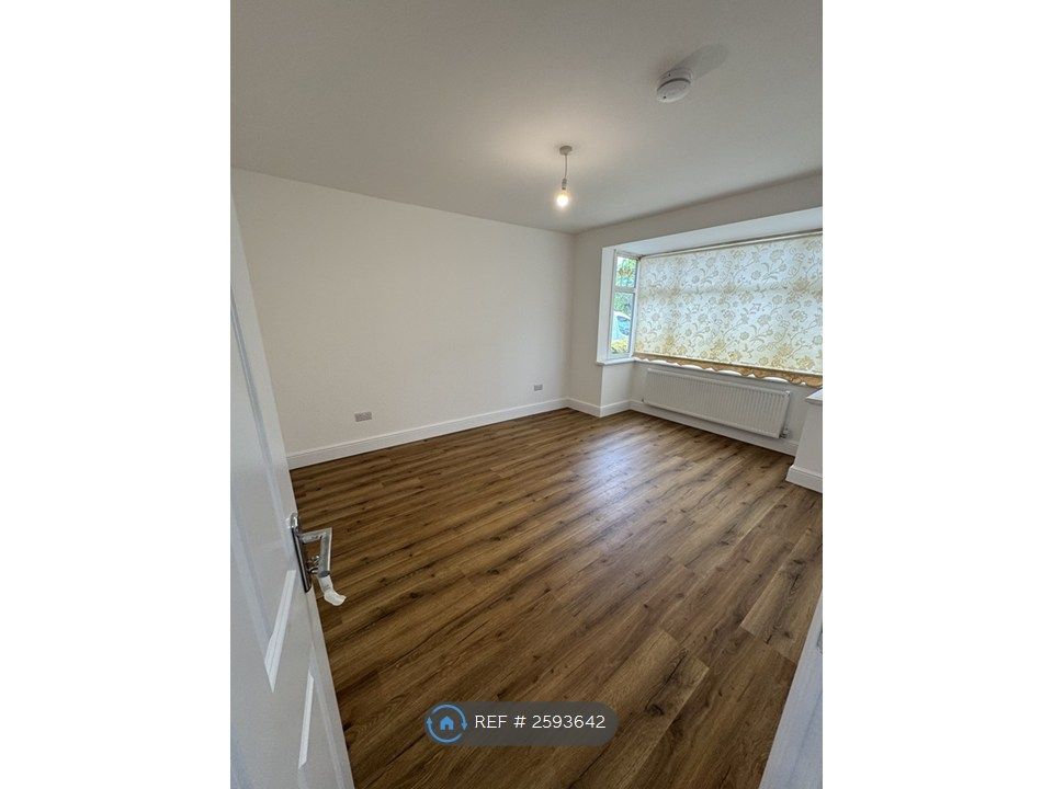 Property photo 3 of 13 Bedroom 4