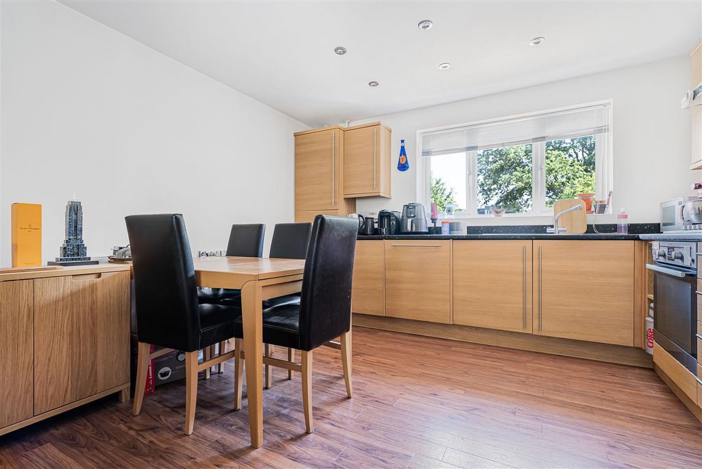 Property photo 3 of 18 21_82899.Jpg