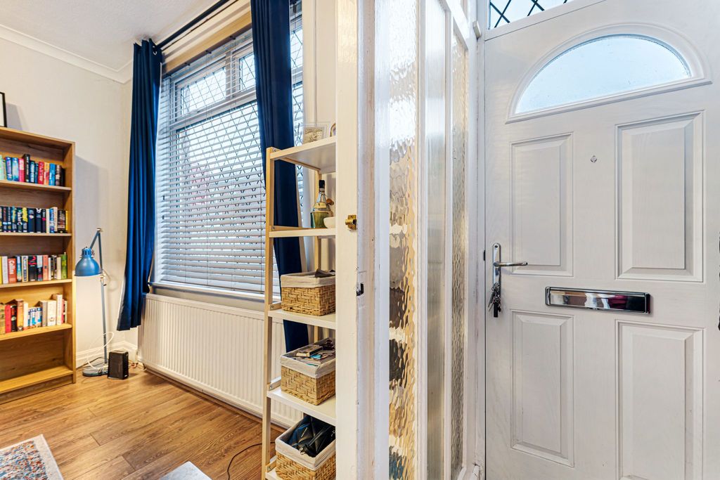 Property photo 3 of 19 Photograph 4