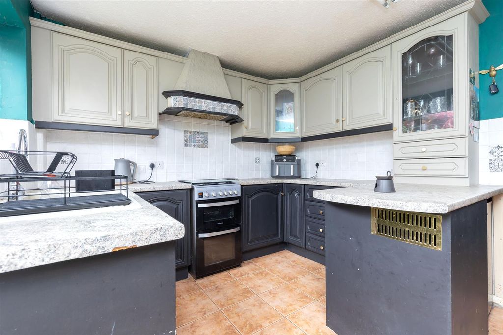 Property photo 3 of 28 Kitchen
