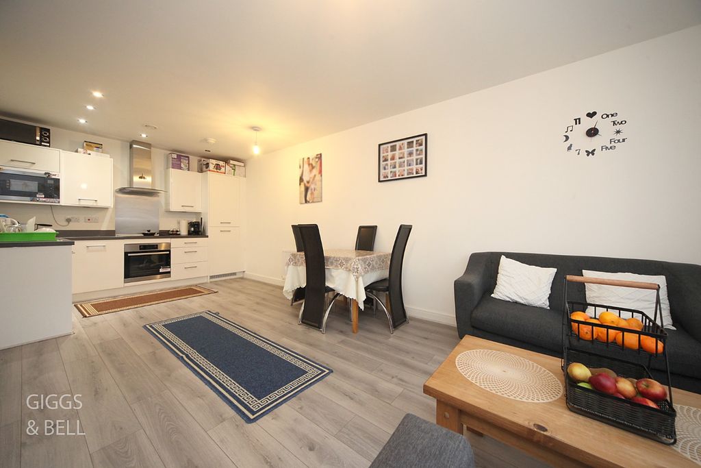 Property photo 3 of 10 2884103