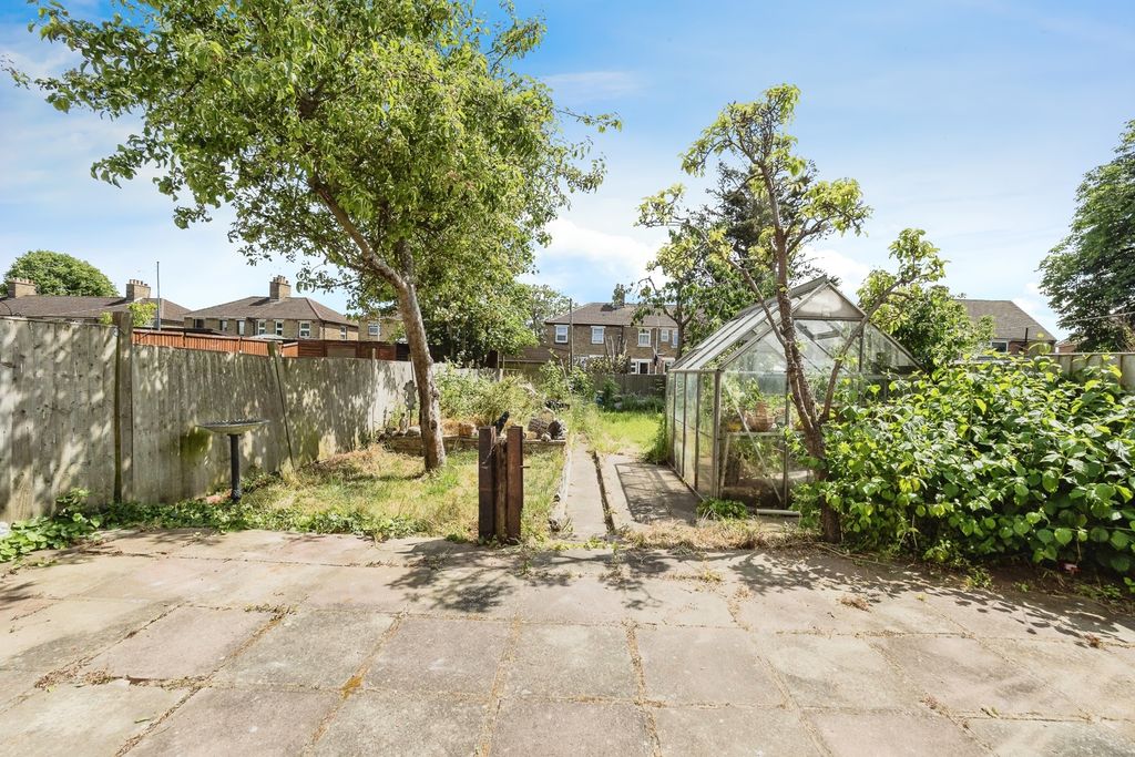 Property photo 2 of 16 Garden