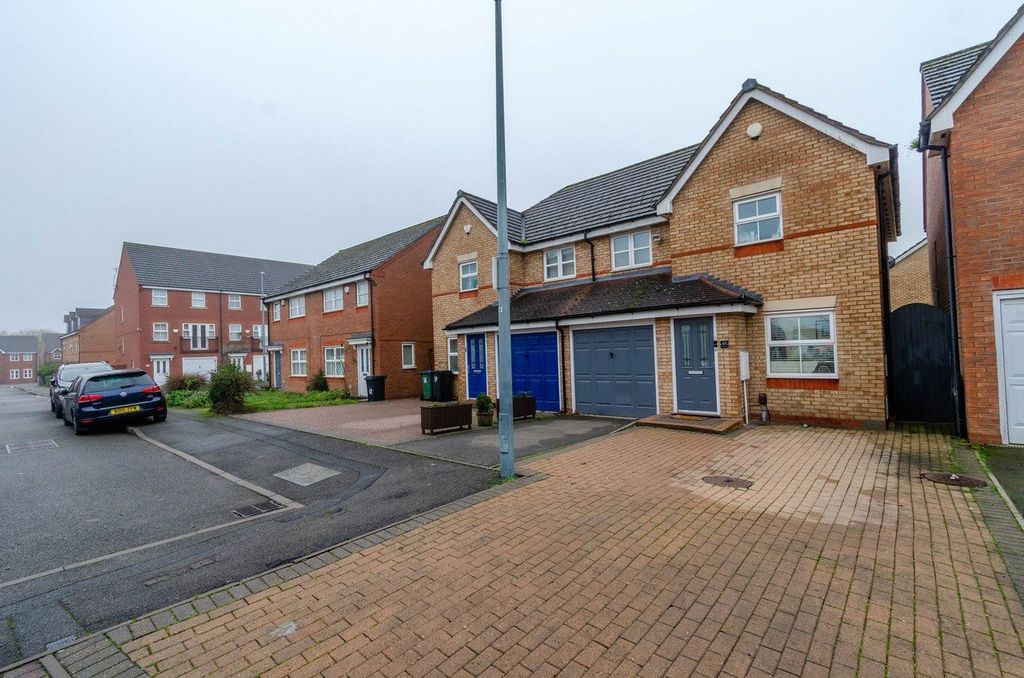 Property photo 1 of 17 Photography