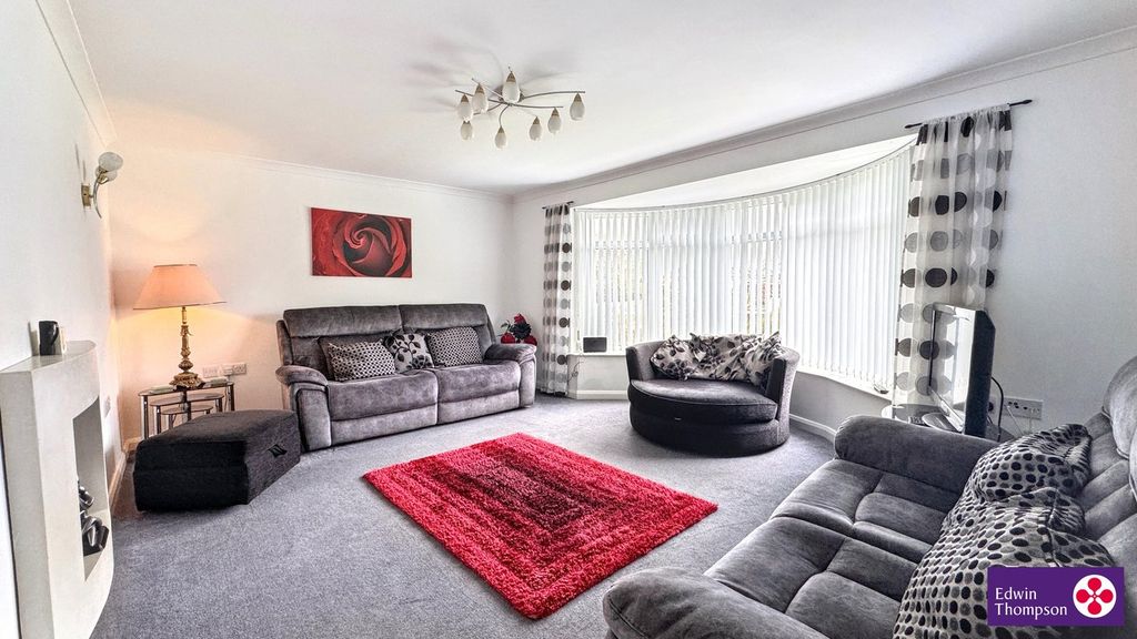 Property photo 2 of 33