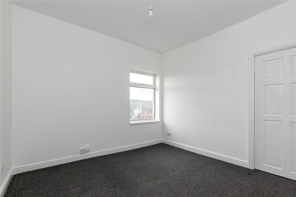 Property photo 3 of 6 Bedroom 1