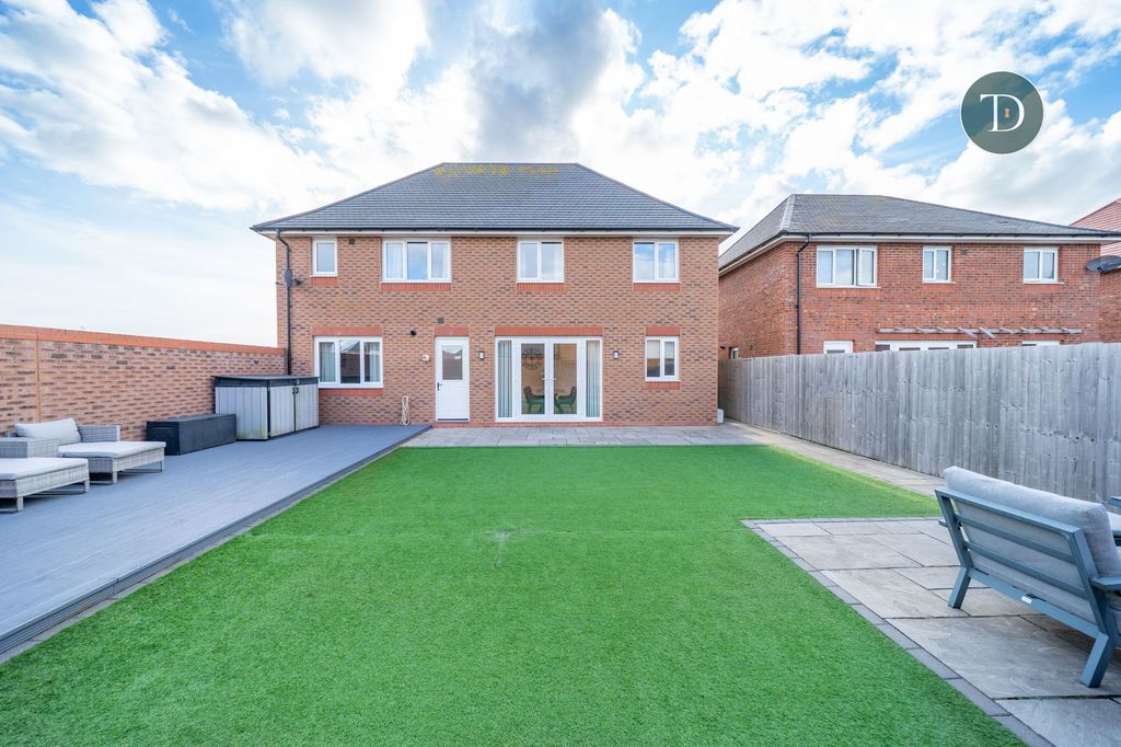 Property photo 2 of 31