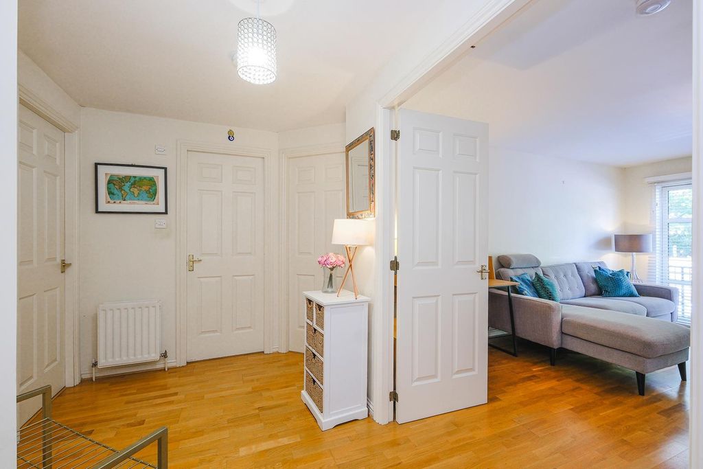 Property photo 2 of 32