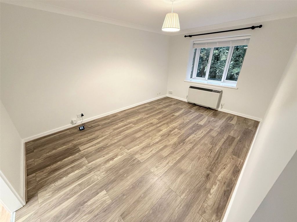 Property photo 3 of 6 Picture No. 12