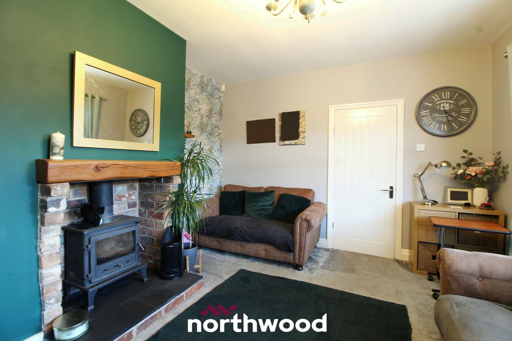 Property photo 2 of 32
