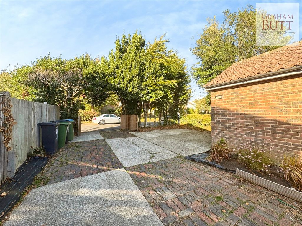 Property photo 3 of 25 Picture No. 38
