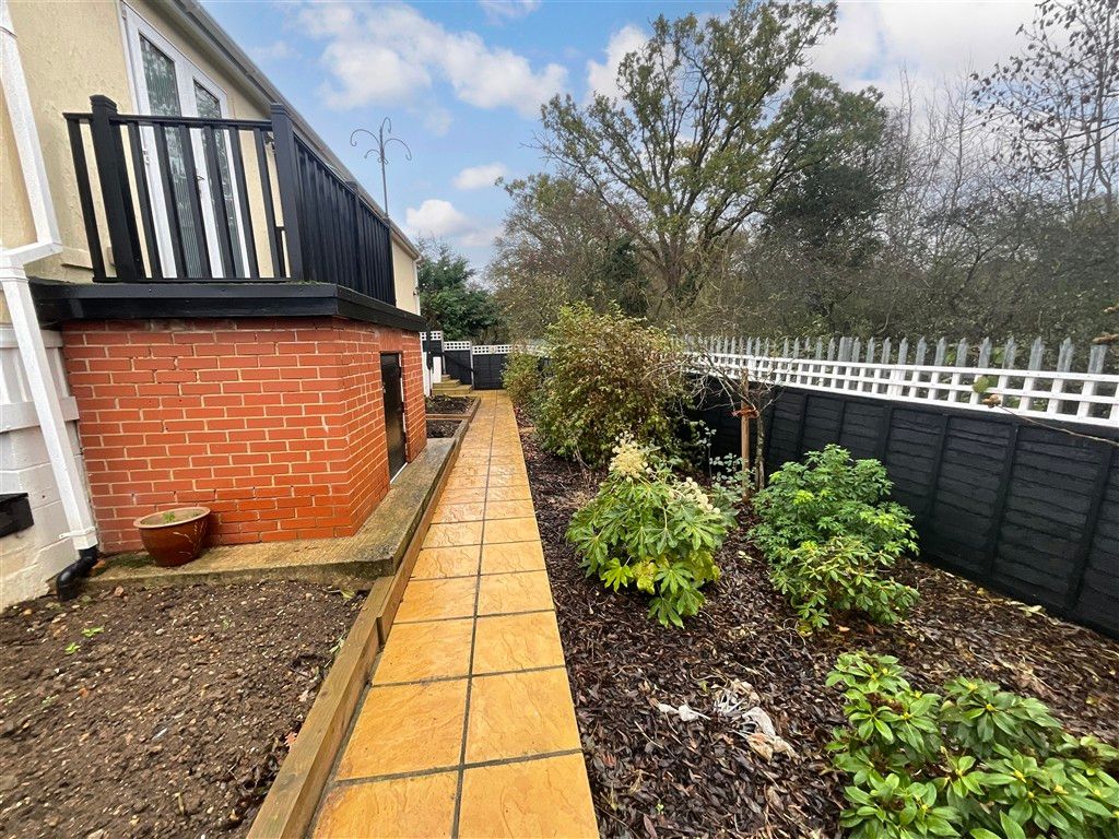 Property photo 3 of 12 Garden