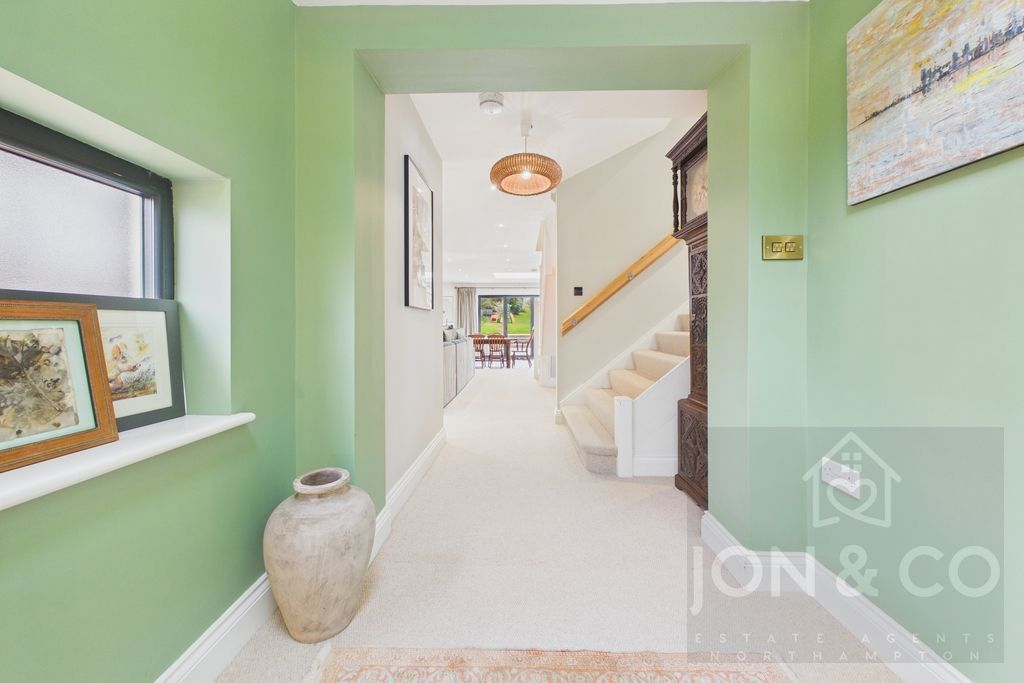 Property photo 3 of 33