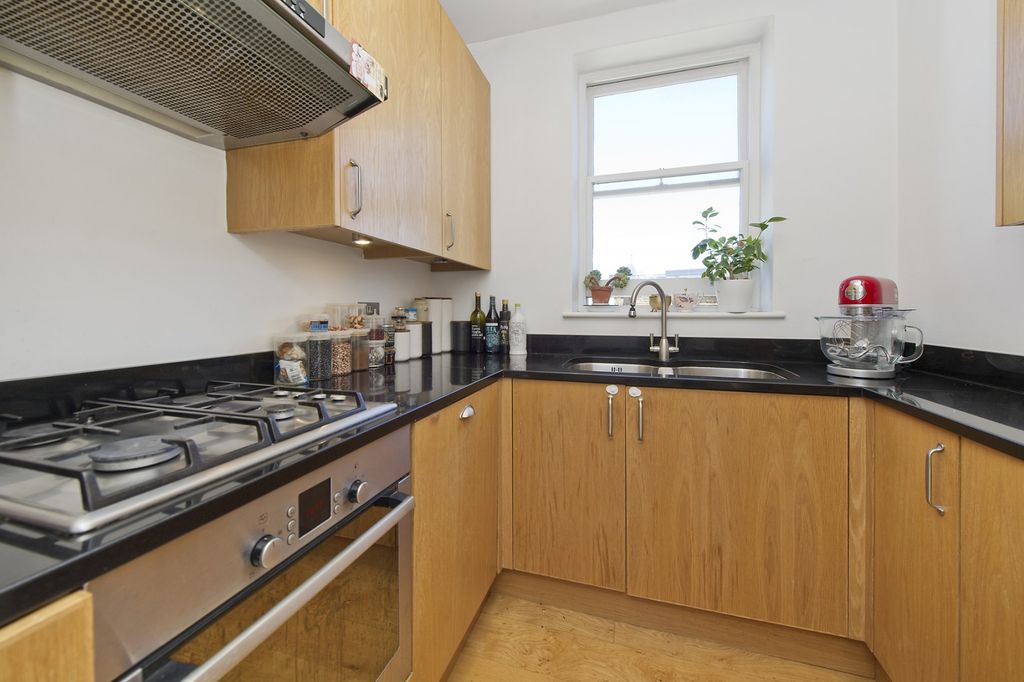 Property photo 2 of 7 Kitchen