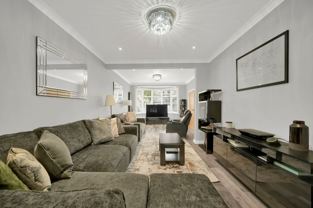 Property photo 3 of 46