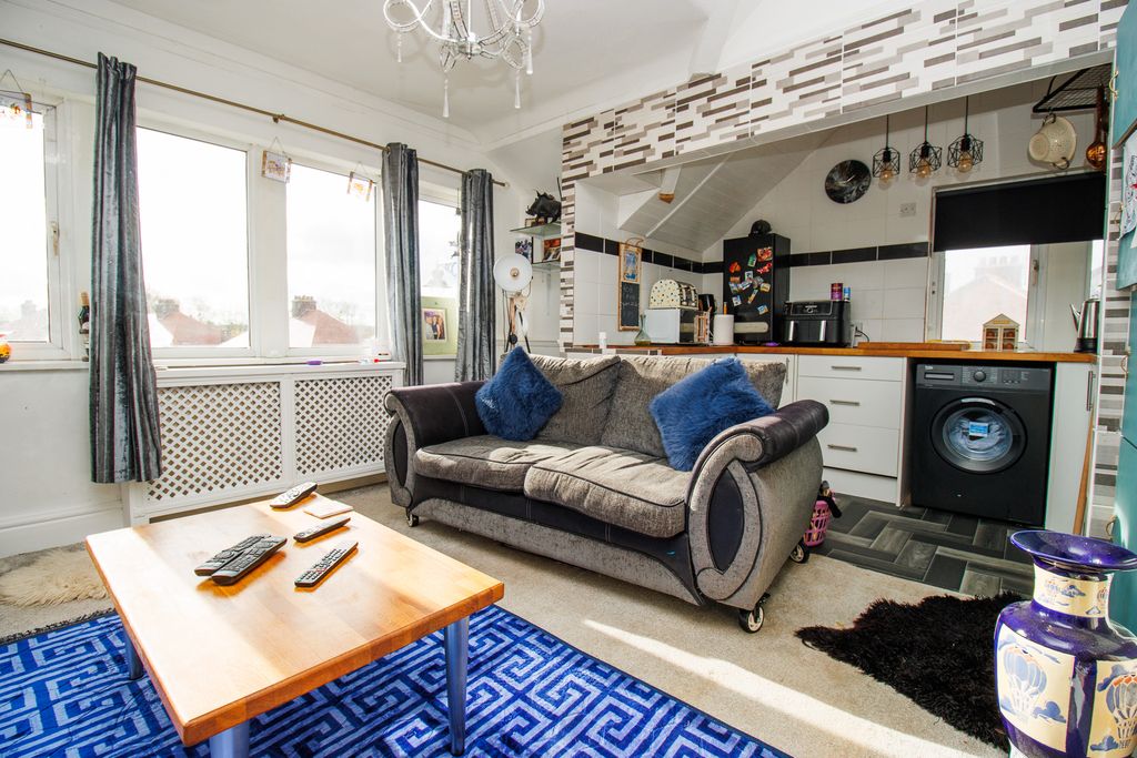 Property photo 2 of 11