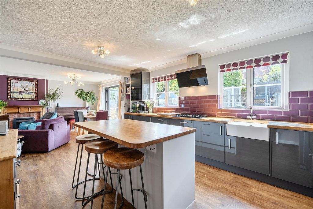 Property photo 1 of 23 Kitchen/Dining Room