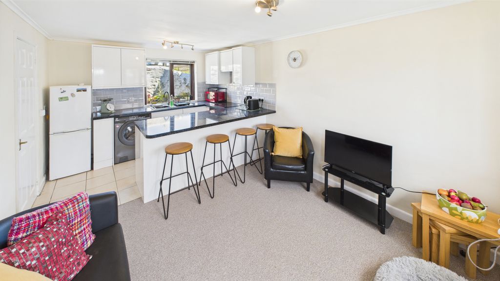 Property photo 3 of 11 Gallery