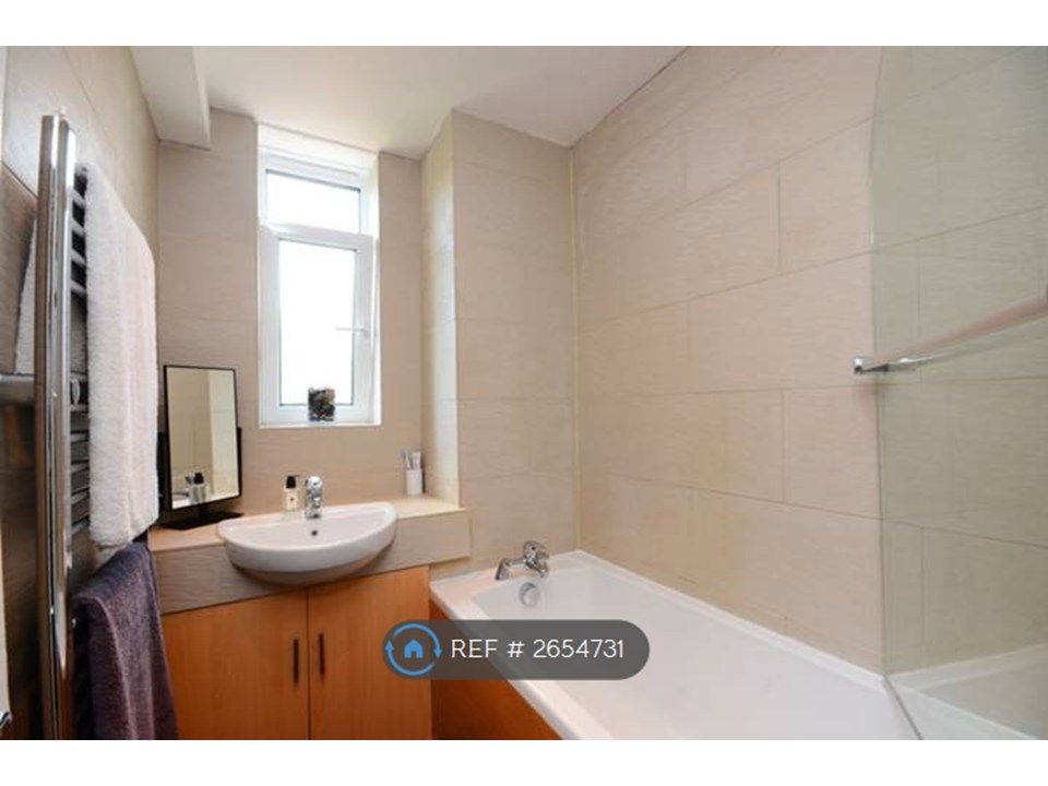 Property photo 3 of 9 Bathroom