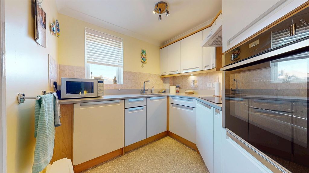 Property photo 2 of 20 Henbury Court Kitchen