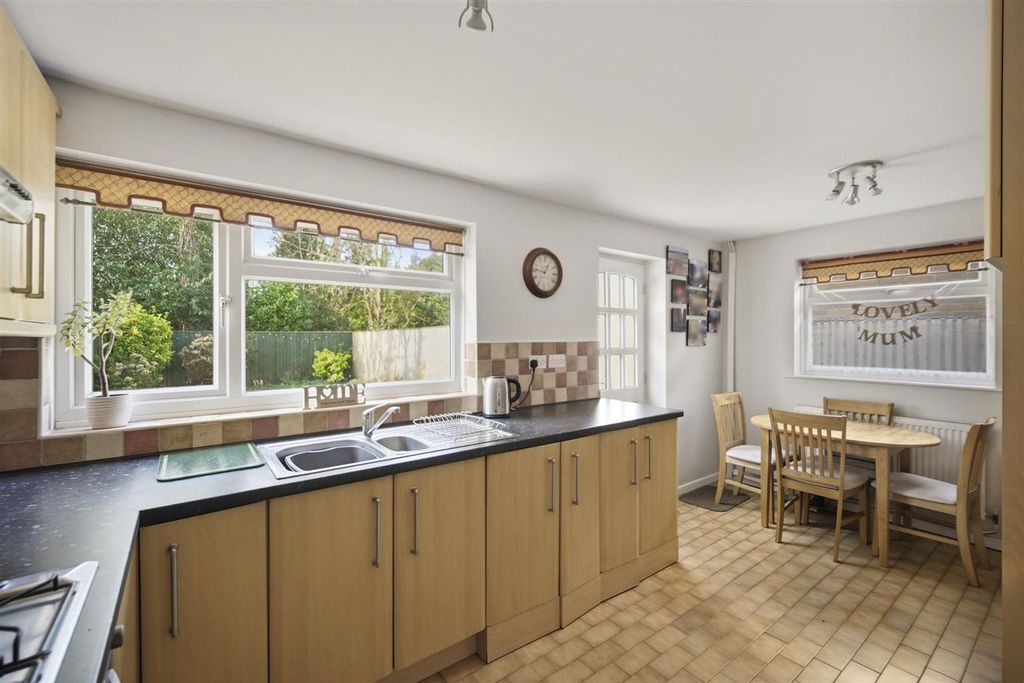 Property photo 3 of 23 Kitchen/Breakfast Room