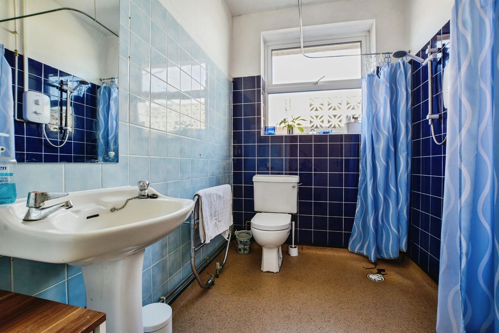 Additional image 12 of 5 bed detached bungalow for saleYoulgrave Avenue, Sutton-On-Sea, Mablethorpe LN12