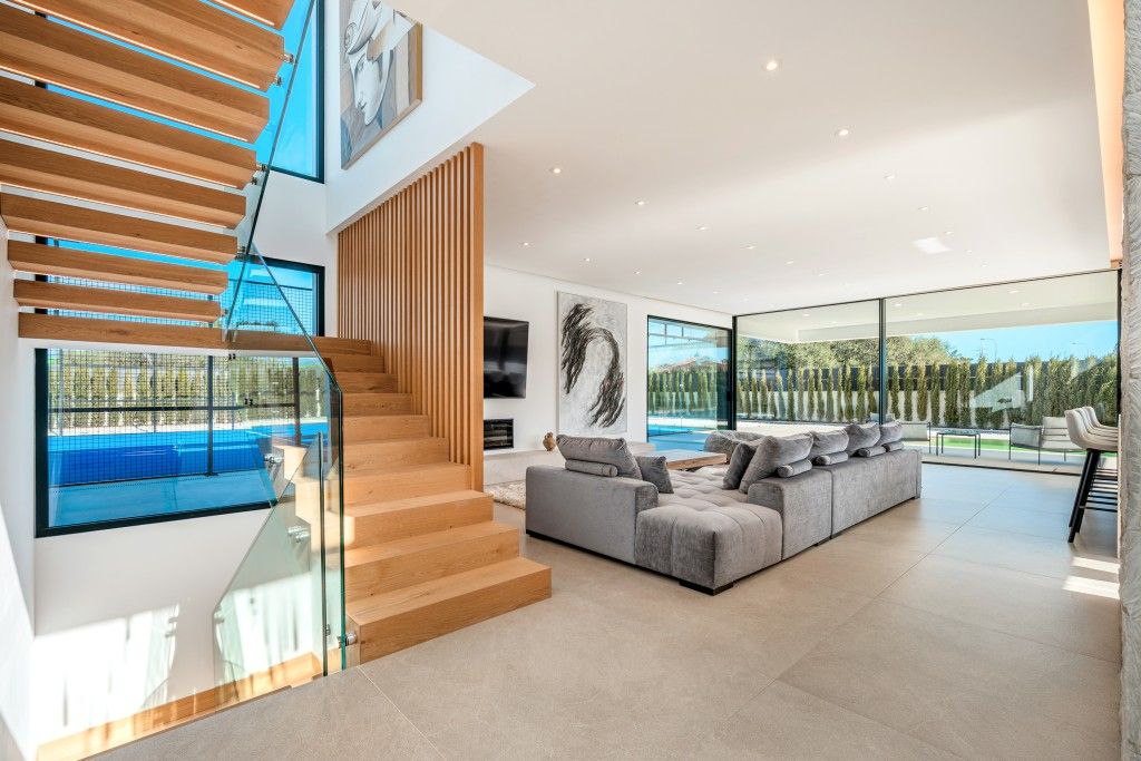 Property photo 3 of 20 Living (1)