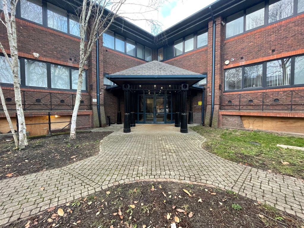 Property photo 1 of 5 Tech House Front