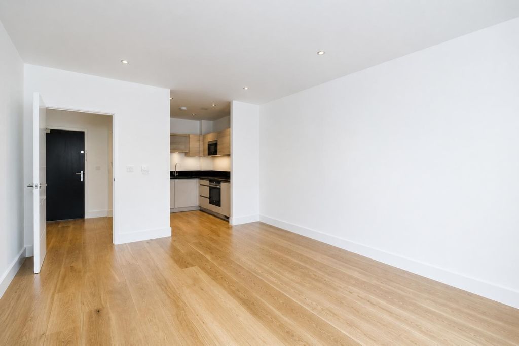 Property photo 2 of 6 3