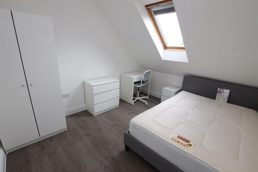 Property photo 2 of 16 Bedroom 1