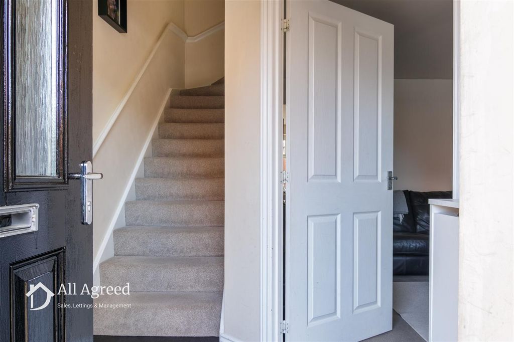 Property photo 2 of 15 Entrance Hall