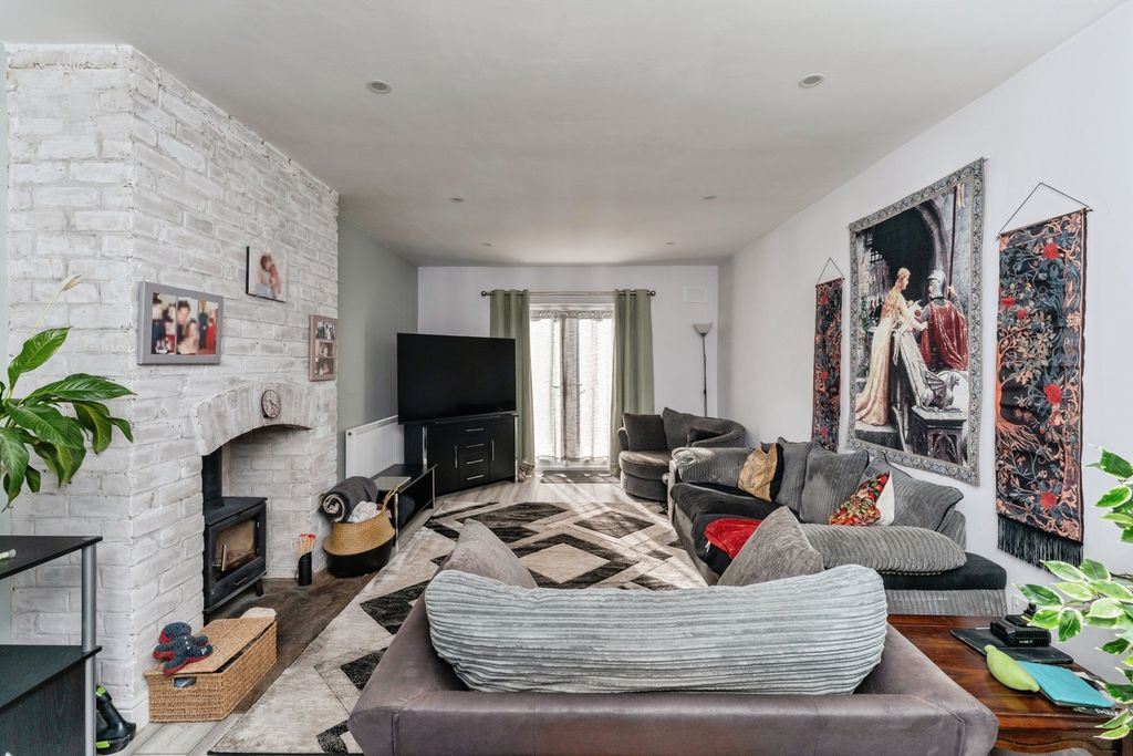 Property photo 2 of 26 Pbox-Img.Jpg
